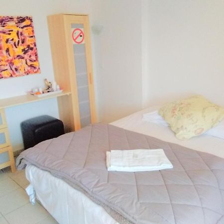 Auberge Villa Montaleigne Saint-Laurent-du-Var Ngoại thất bức ảnh