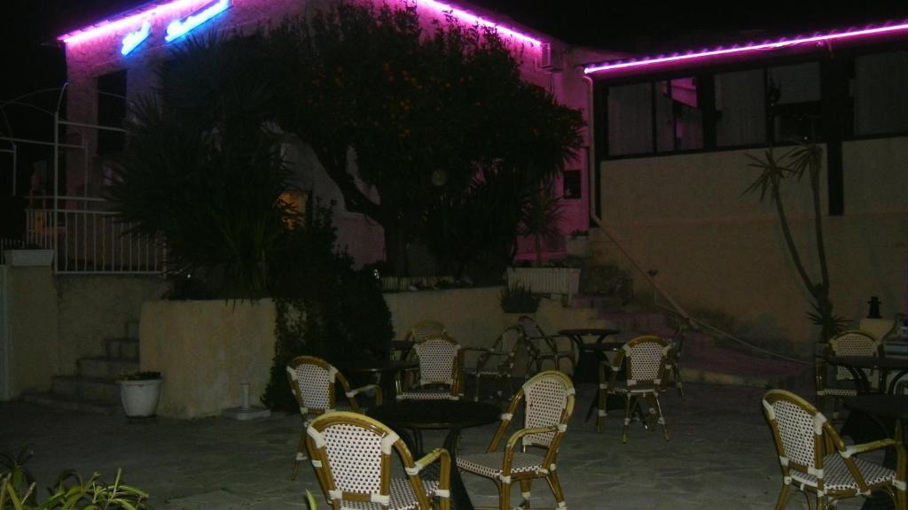 Auberge Villa Montaleigne Saint-Laurent-du-Var Ngoại thất bức ảnh